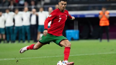 C罗破纪录夜！利雅得胜利4-0横扫迪拜祈祷，18连胜强势挺进亚冠四强