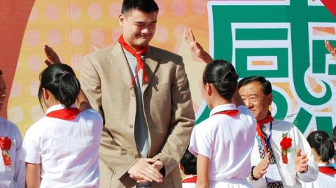 篮球巨人的温暖足迹回望姚明与酒泉特殊教育学校的十五年