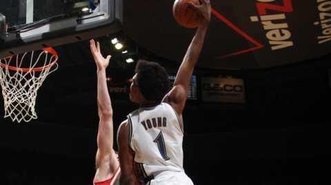 重回二〇一一：奇才大战雄鹿，那些空中飞人的经典瞬间