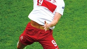 残阵对决+攻防博弈！波兰VS荷兰谁能抢占先机？