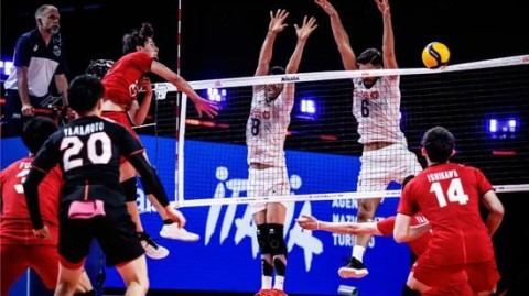 伊朗VS日本足球比分预测：波斯铁骑已锁定世界杯，蓝武士如何应对伤病风暴？