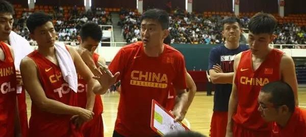杜锋挂帅蓝队险胜红队 男篮红蓝大战一触即发