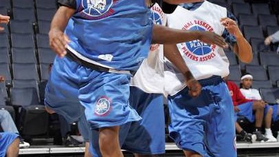 哈登放弃4200万续约骑士，双枪米切尔还在等一个答案